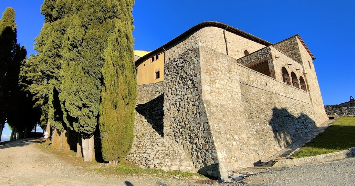 Tra le pieghe del Chianti Classico c'è un antica fortezza che svetta tra la vegetazione: ecco come raggiungerla | PaesiOnLine 