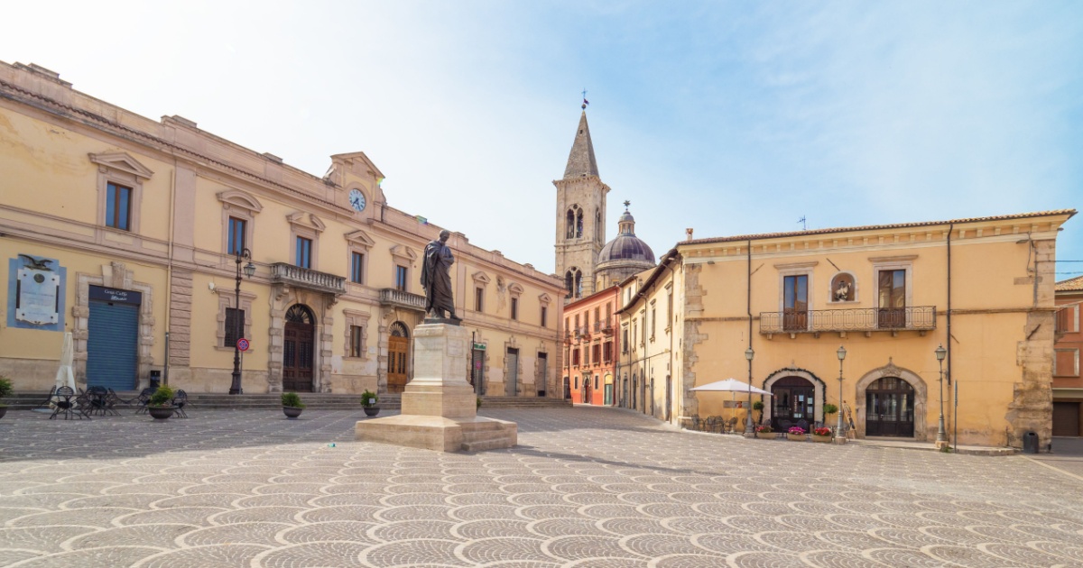 In Abruzzo ci sono 3 luoghi meravigliosi che ti faranno dare uno sguardo alla regione come non avresti mai pensato: ecco quali | PaesiOnLine