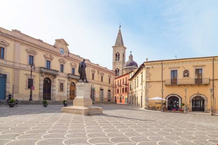 In Abruzzo ci sono 3 luoghi meravigliosi che ti faranno dare uno sguardo alla regione come non avresti mai pensato: ecco quali | PaesiOnLine