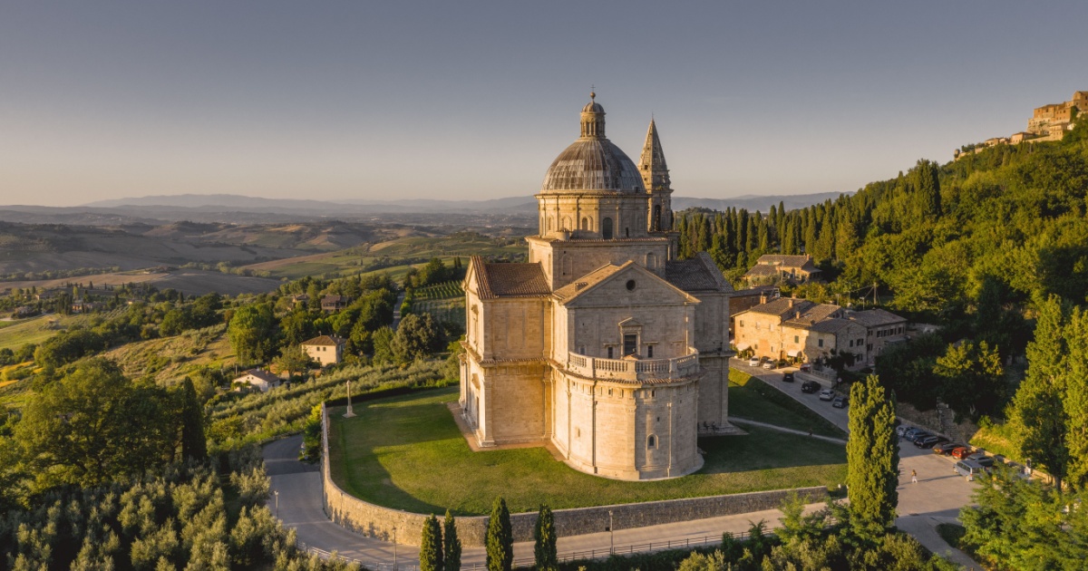 In Toscana c'è il borgo a forma di S che negli anni è stato scelto da numerosi registi di Hollywood come set dei propri film | PaesiOnLine