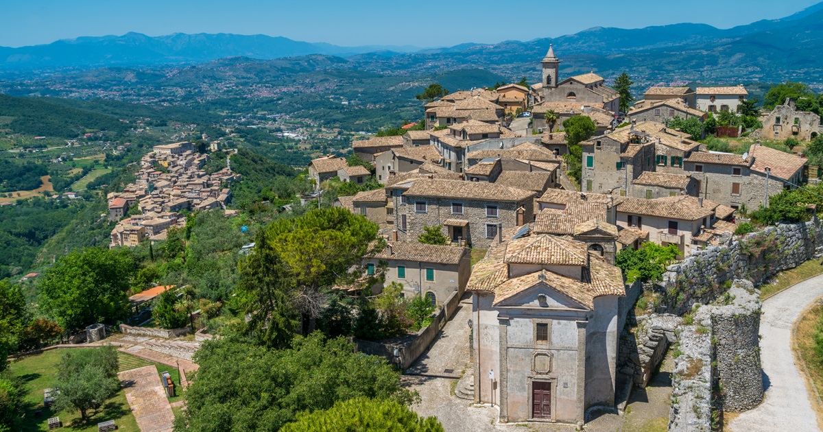 Il borgo di Cicerone è la sorpresa della Ciociaria dove scoprire castelli longobardi e isole che si muovono
