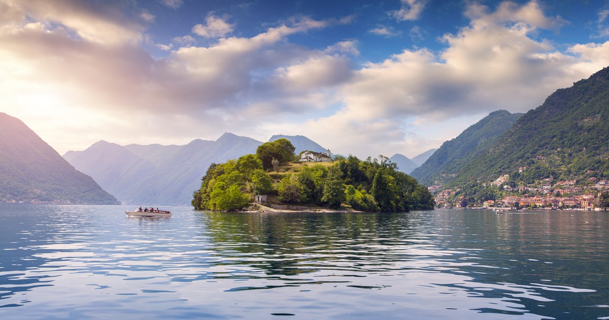 Un centro religioso nel bel mezzo del Lago di Como: quest'isola è la destinazione perfetta per chi vuole avventurarsi in barca | PaesiOnLine