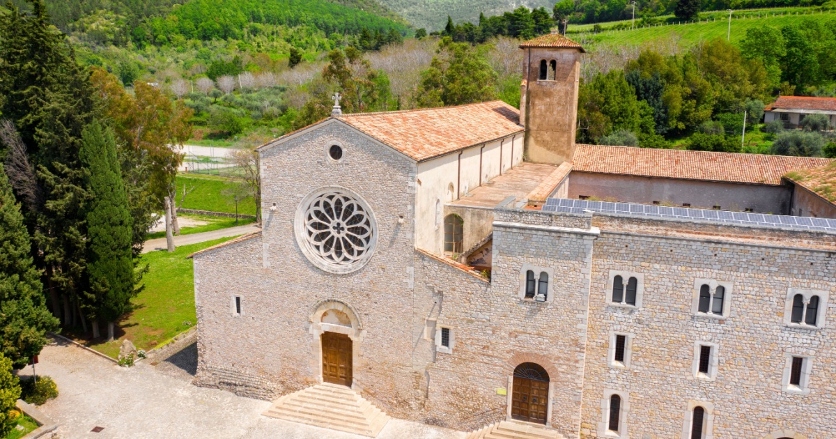 La roccaforte dei Caetani ancora oggi sorveglia il borgo del Lazio dichiarato Gioiello d'Italia dal Ministero del Turismo | PaesiOnLine