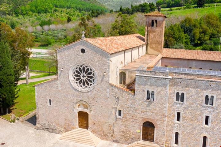 La roccaforte dei Caetani ancora oggi sorveglia il borgo del Lazio dichiarato Gioiello d'Italia dal Ministero del Turismo | PaesiOnLine