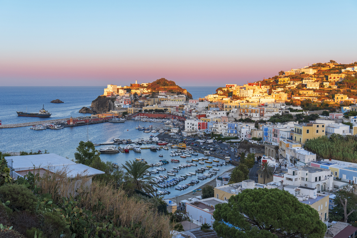 In Italia ci sono almeno 5 isole meravigliose da visitare quest'estate, senza scomodare la Sardegna | PaesiOnLine