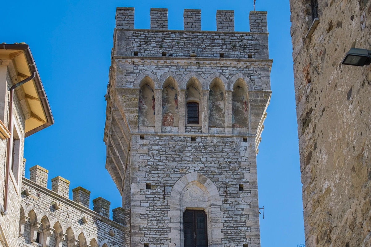 Cieli smeraldini e acque sorgive, un viaggio incantato tra le meraviglie nascoste della Toscana