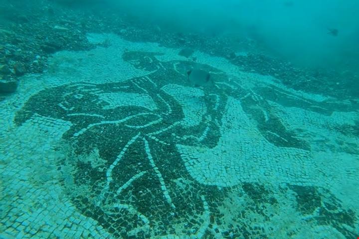 I Campi Flegrei, tra vulcani, isole nel blu, miti, scorci divini e storia antica