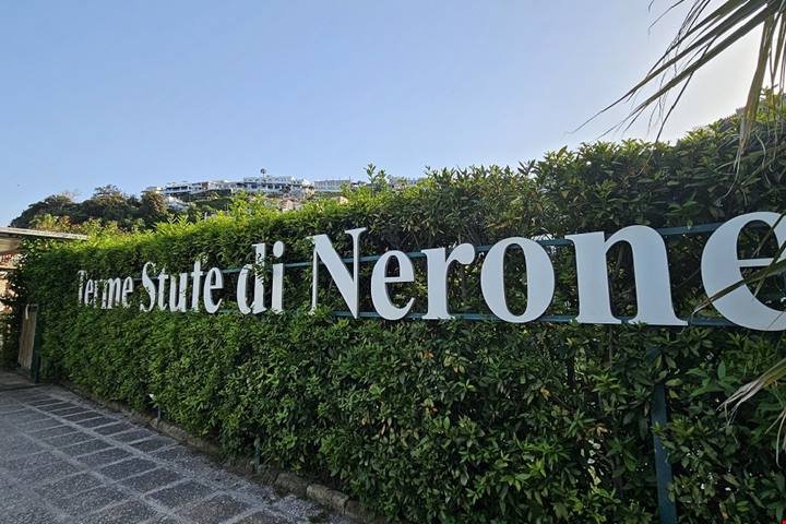 I Campi Flegrei, tra vulcani, isole nel blu, miti, scorci divini e storia antica
