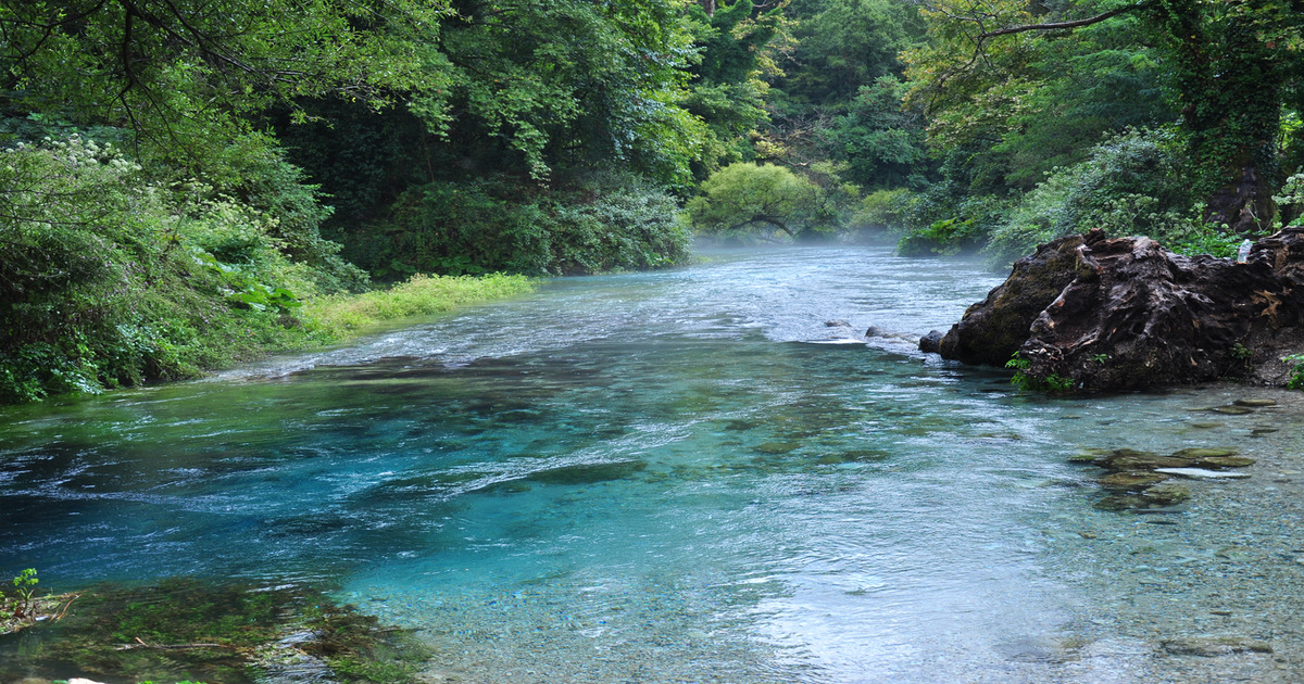 Sembra il Mar dei Caraibi ma sei a un’ora di volo da Roma: il paradiso dalle acque trasparenti che sta conquistando tutti