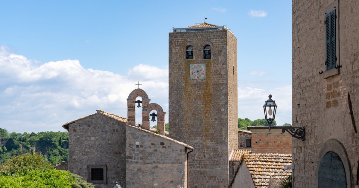 Ignorato dal turismo di massa, questo affascinante borgo della Tuscia apre il suo cuore solo ai veri appassionati: ecco di quale parliamo | PaesiOnLine