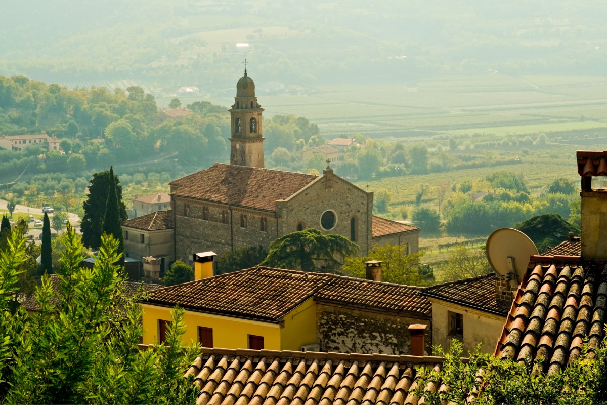 Il borgo più poetico del Veneto è questo meraviglioso centro storico ai piedi dei Colli Euganei | PaesiOnLine