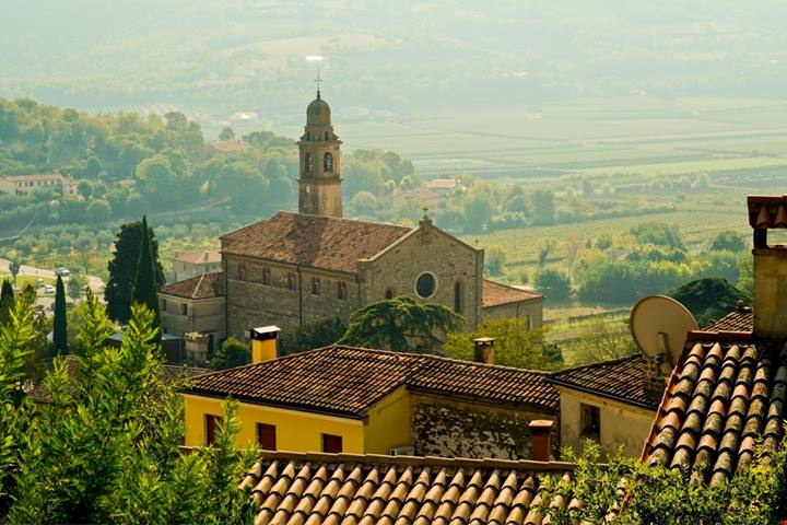 Il borgo più poetico del Veneto è questo meraviglioso centro storico ai piedi dei Colli Euganei | PaesiOnLine