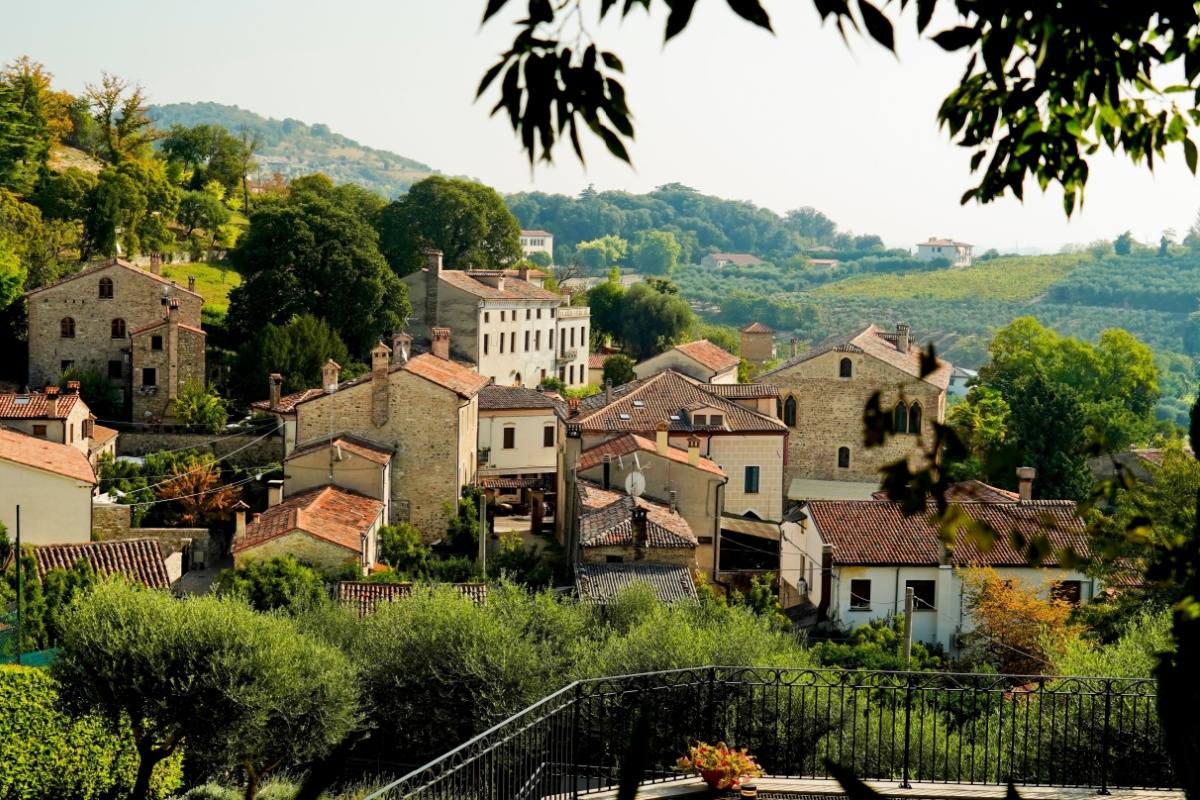 Il borgo più poetico del Veneto è questo meraviglioso centro storico ai piedi dei Colli Euganei | PaesiOnLine