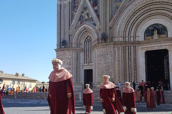 Orvieto: tra storia medievale e sapori del territorio, un Viaggio nell'Anima dell'Umbria con la magia del Corpus Domini (2 giugno, 2024)