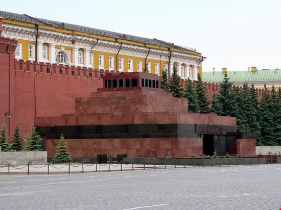 Mausoleo di Lenin  Fonte: Artur Tiutenko - ©Shutterstock Artur Tiutenko - ©Shutterstock Artur Tiutenko - ©Shutterstock