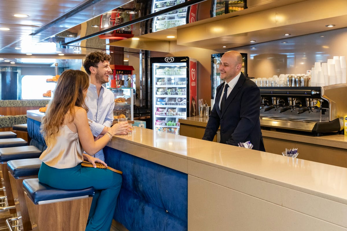 È la città del Mediterraneo che tutti vogliono visitare, ma arrivarci così te la farà godere ancora di più