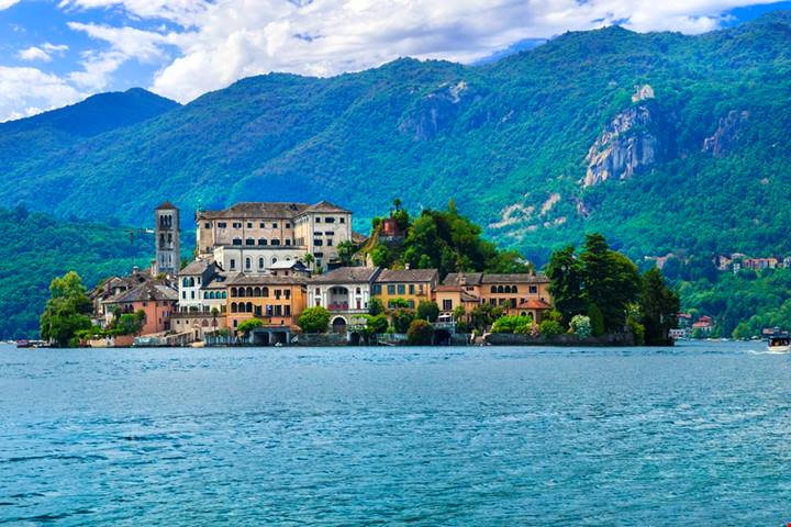 Tra santuari ed antichi borghi, tutte intorno al lago d'Orta ci sono 3 meravigliose località tra le più affascinanti del Piemonte | PaesiOnLine