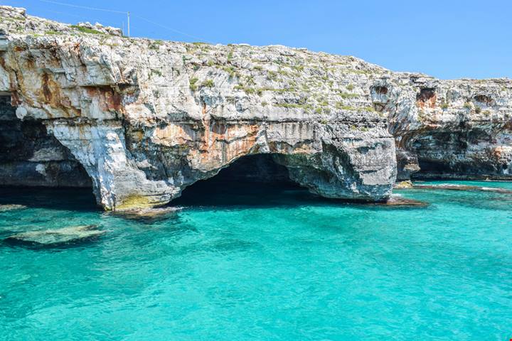 Spiagge da sogno e coste frastagliate: il borgo all'estremo sud del Salento è un vero e proprio paradiso per gli amanti del mare