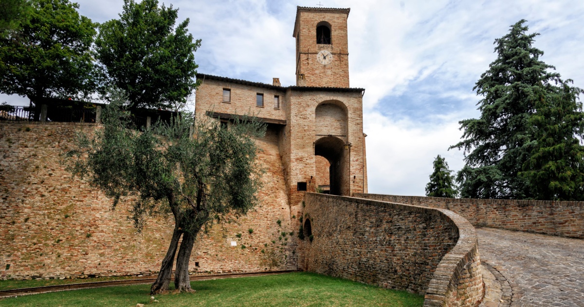 Da antico feudo a borgo gioiello: questo centro storico si trova in Emilia Romagna e sembra uscito da un libro di storia | PaesiOnLine