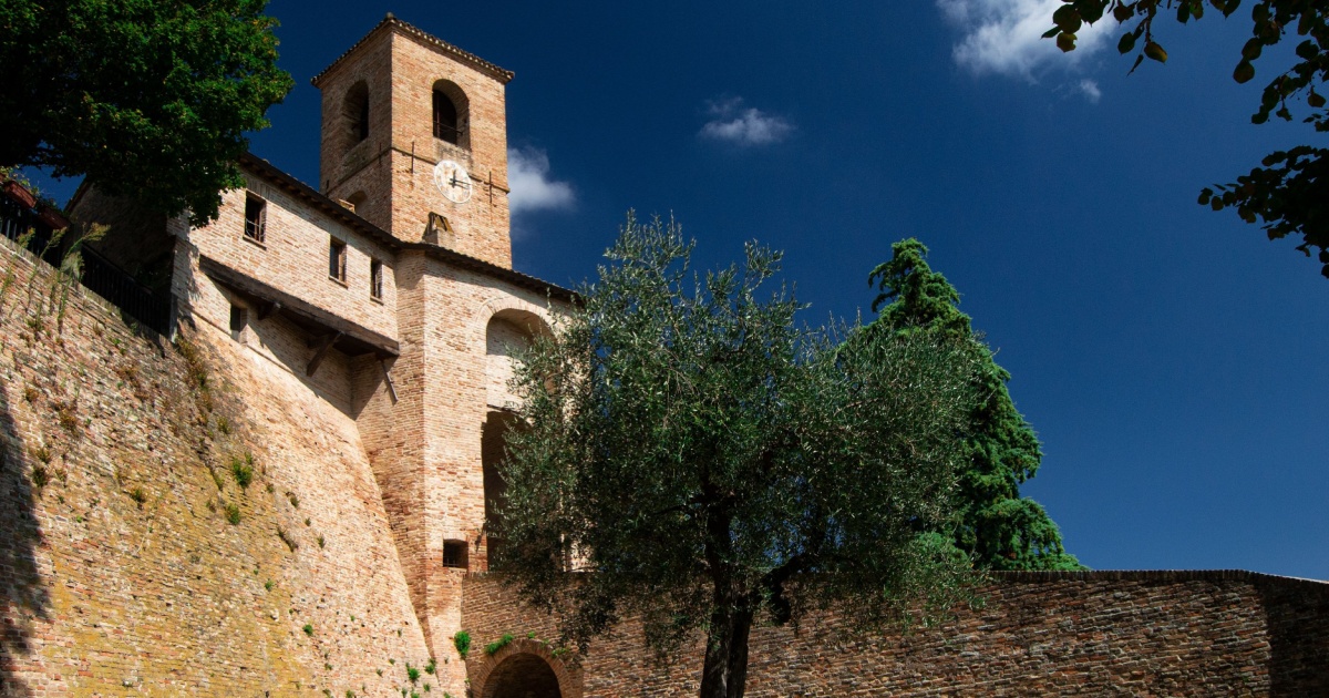 Da antico feudo a borgo gioiello: questo centro storico si trova in Emilia Romagna e sembra uscito da un libro di storia | PaesiOnLine