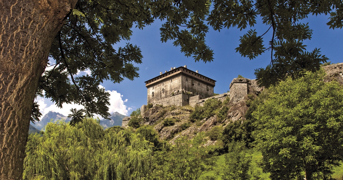 Sembra una fiaba ma siamo in Valle D'Aosta: questi 3 castelli da sogno incantano gli sguardi e raccontano storie | PaesiOnLine