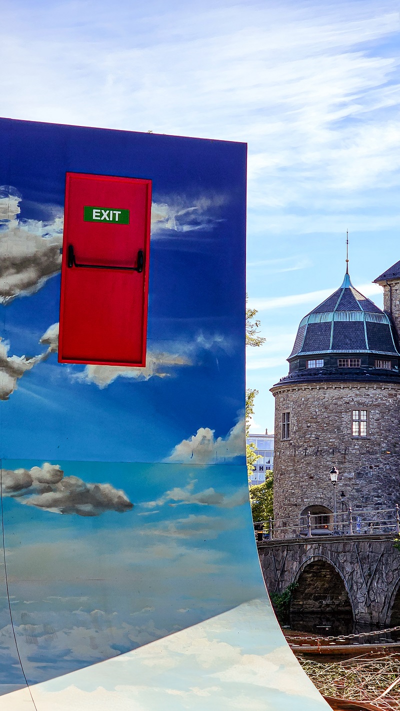 Nel cuore della Svezia, a Örebro: la più grande Biennale d'Europa, OpenArt 2024: dal 15 Giugno all'8 Settembre 2024 le installazioni 'EXIT' dell'artista argentino Aaron Nachtailer