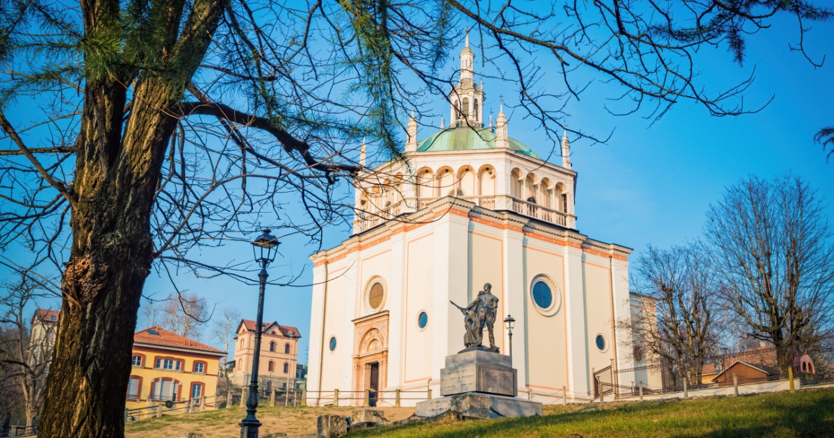 Una città industriale divenuta patrimonio dell'UNESCO: si trova tra Bergamo e Milano ed è una meraviglia di mattoni colorati | PaesiOnLine