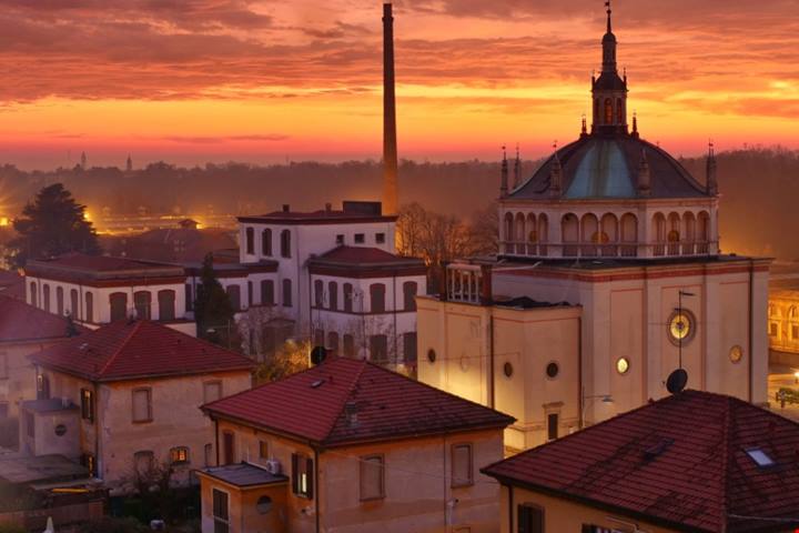 Una città industriale divenuta patrimonio dell'UNESCO: si trova tra Bergamo e Milano ed è una meraviglia di mattoni colorati | PaesiOnLine