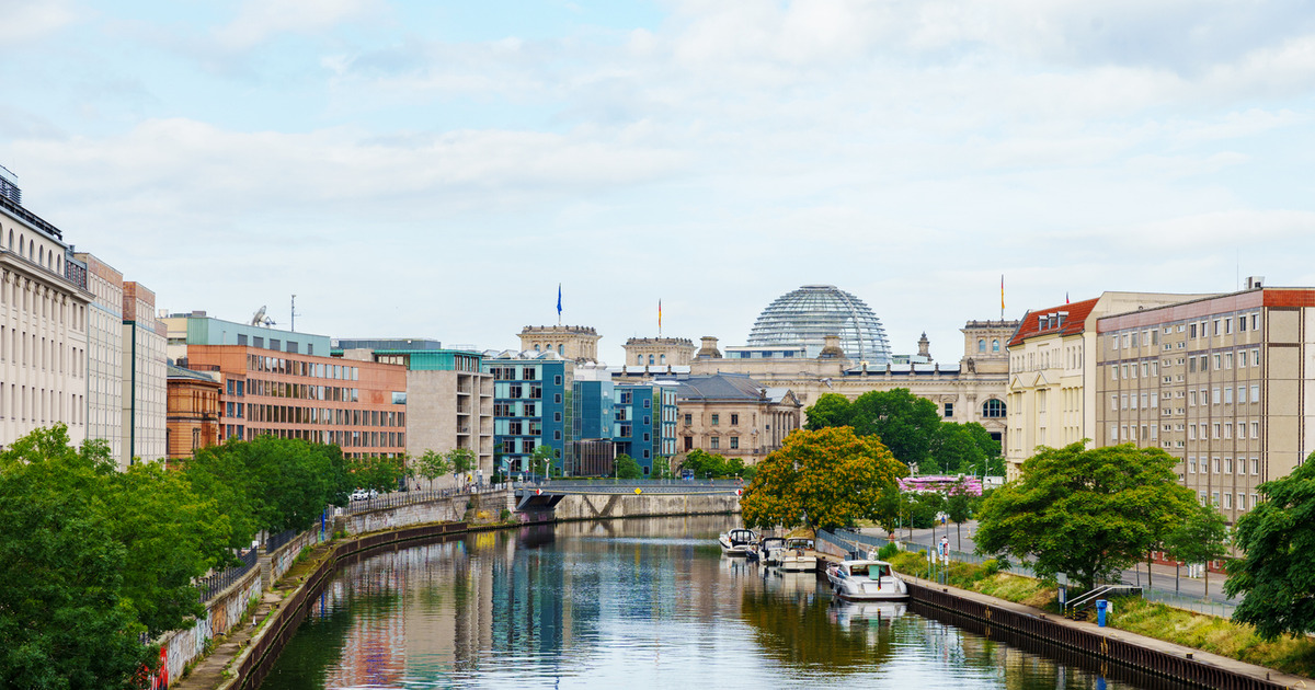 A Berlino c'è una delle cupole in vetro più incredibili di tutta Europa e puoi visitarla gratis: ecco come