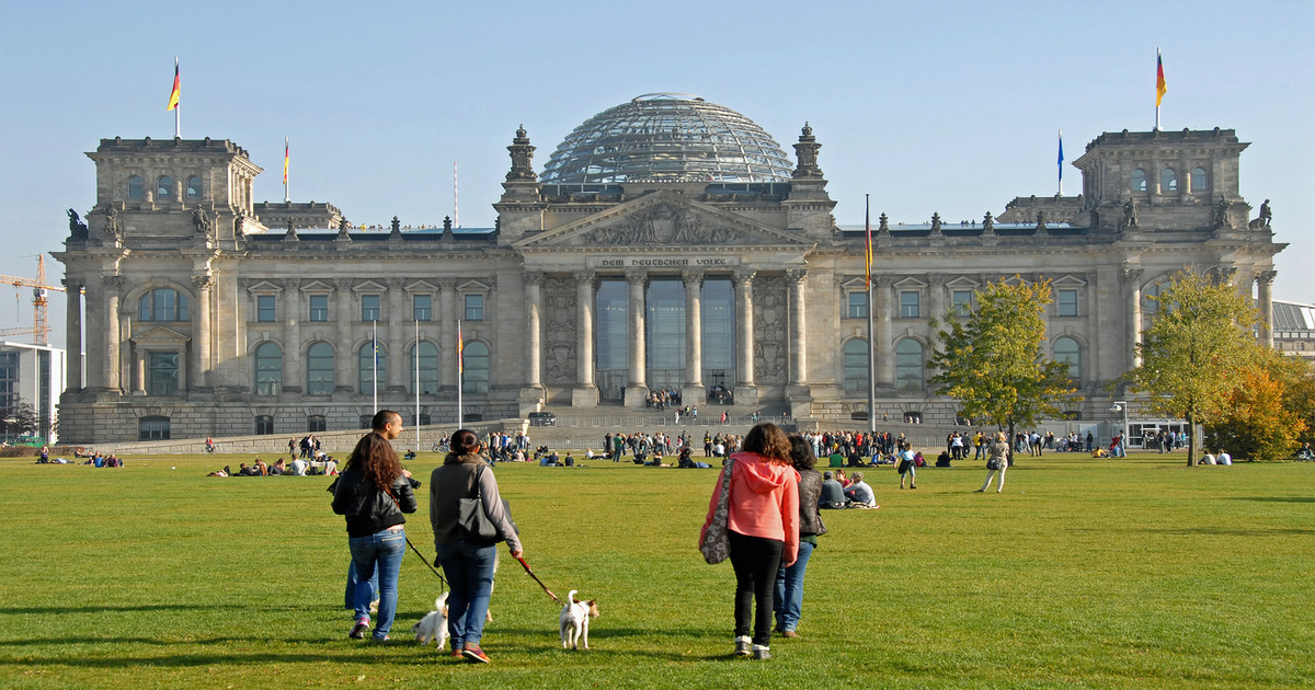 A Berlino c'è una delle cupole in vetro più incredibili di tutta Europa e puoi visitarla gratis: ecco come
