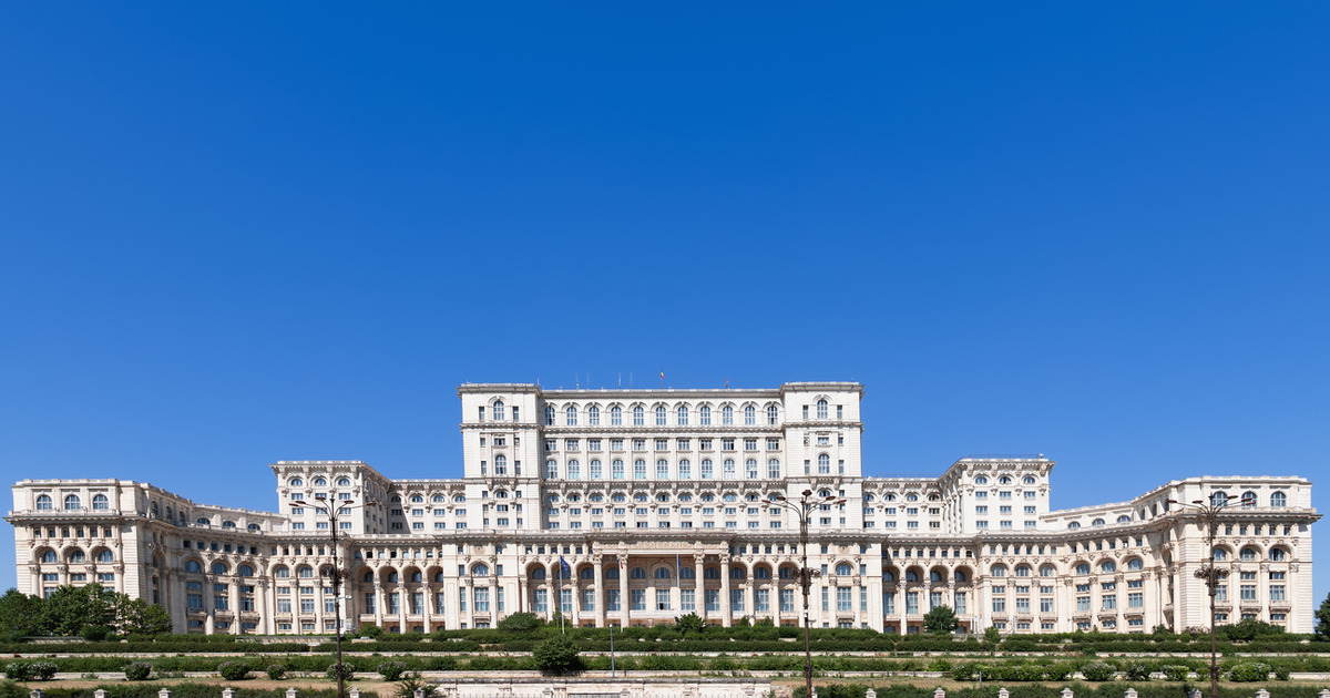 Il palazzo più bello e pesante del mondo si trova a due passi dall'Italia! La sua importanza però ha una storia piuttosto difficile 