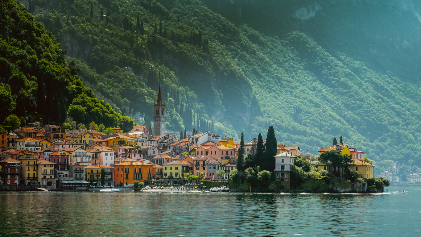 Ville, giardini e paesaggi da sogno: ecco i 5 borghi sul Lago di Como da raggiungere in battello ed innamorarsi 