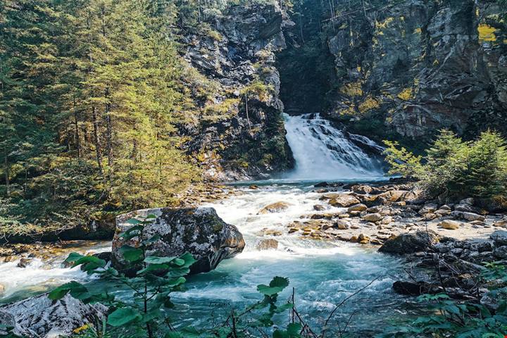 Caldo da record? Per una gita rinfrescante abbiamo selezionato 5 tra le cascate più belle d'Italia: ecco quali sono