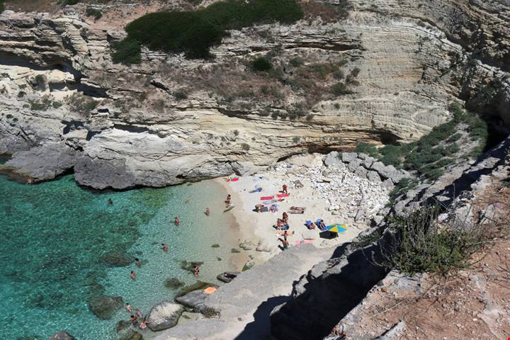 In Salento c'è la meravigliosa spiaggia dei cento scalini: raggiungerla sarà faticoso, ecco dove si trova