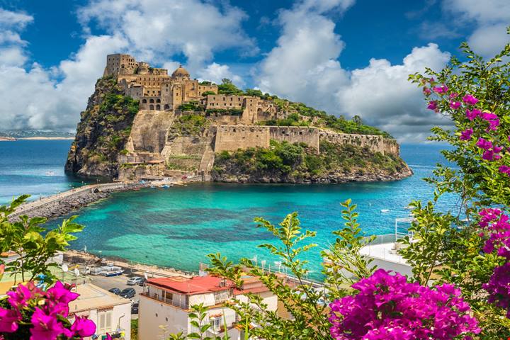 Ecco la famosissima isola dove si mangia si beve e...si fischia! Ecco 5 cose che non puoi perdere lì