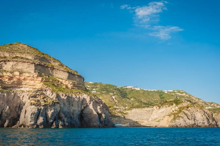 Ecco la famosissima isola dove si mangia si beve e...si fischia! Ecco 5 cose che non puoi perdere lì