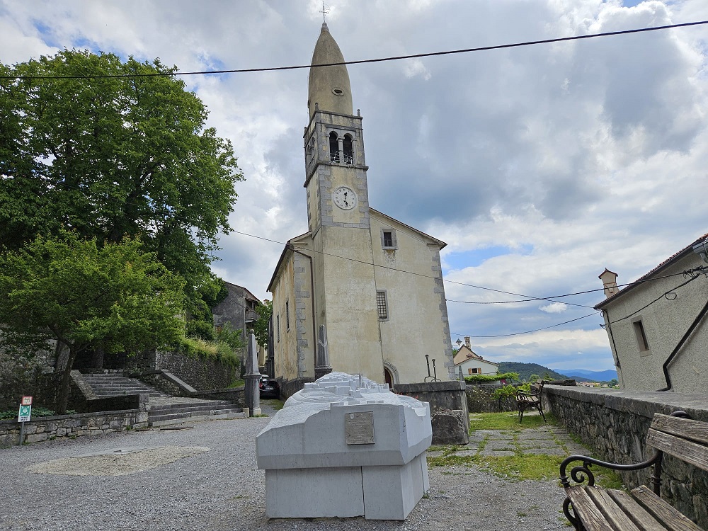 Tra grotte spettacolari e sapori autentici: un viaggio nel cuore del Carso sloveno alla scoperta dei cavalli bianchi di Lipiza, patrimonio UNESCO