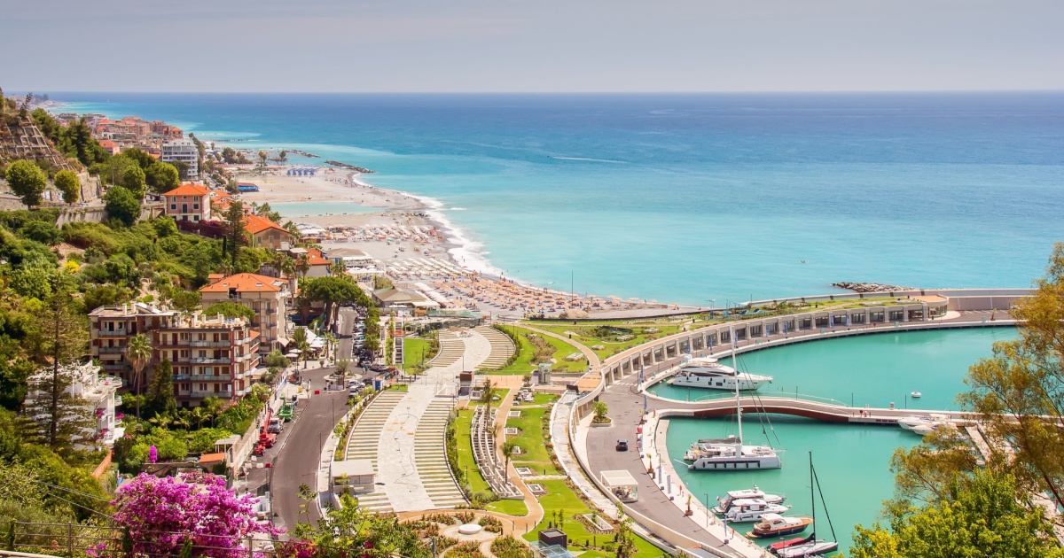 La porta fiorita d'Italia è questo meraviglioso borgo in Liguria a due passi dalla Costa Azzurra | PaesiOnLine