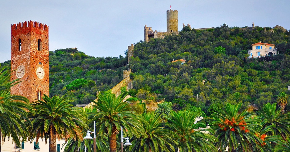  Non solo torri antiche e castelli medievali, c'è anche la vista sul mare! Ecco perchè questo è uno dei borghi più belli della Liguria | PaesiOnLine