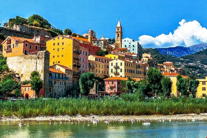Sulla Riviera dei Fiori ci sono 3 borghi meravigliosi che rispecchiano l'atmosfera più autentica della Liguria: ecco quali | PaesiOnLine