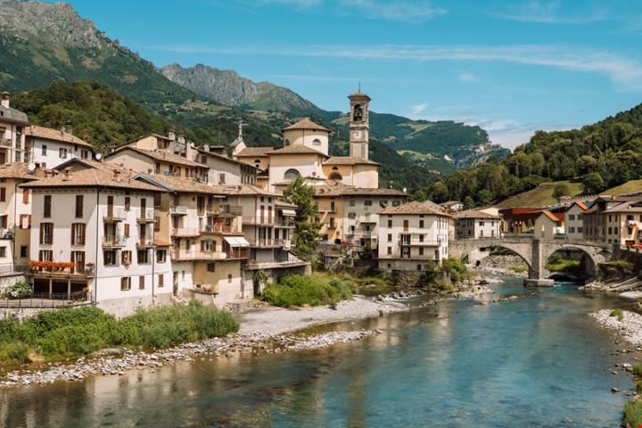 A 30 chilometri da Bergamo c'è la cittadina dei 7 ponti e dei 2 fiumi: è una piccola Venezia della Lombardia