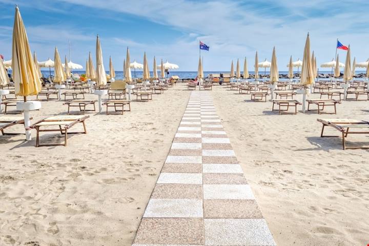 Tra le colline della Liguria c'è un borgo che ha due anime diverse ma un fascino davvero unico: è famoso in tutta Italia per le olive | PaesiOnLine