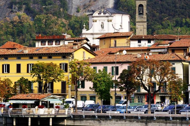Tra i tanti gioielli del Lago d'Iseo ce n'è uno che spicca: questo meraviglioso borgo è uno dei più affascinanti della zona | PaesiOnLine