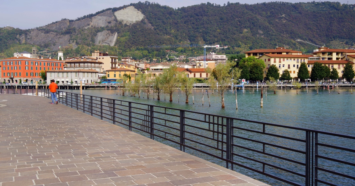 Tra i tanti gioielli del Lago d'Iseo ce n'è uno che spicca: questo meraviglioso borgo è uno dei più affascinanti della zona | PaesiOnLine