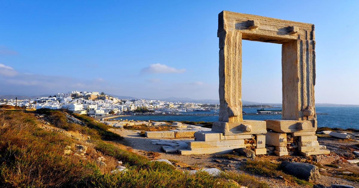 L'oasi bianca dell'Egeo: ecco tutto quello che c'è da sapere per visitare  al meglio una delle isole più autentiche di tutta la Grecia
