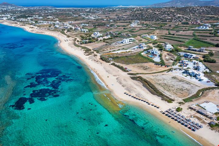 L'oasi bianca dell'Egeo: ecco tutto quello che c'è da sapere per visitare al meglio una delle isole più autentiche di tutta la Grecia
