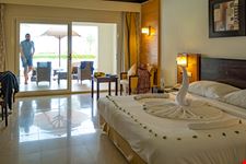 al nostro arrivo fiori e frutta fresca ad attenderci, 