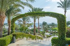 Il giardino di fronte al mare