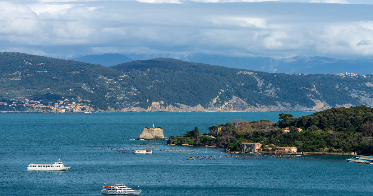 Non solo 5 Terre: in Liguria, nella provincia di La Spezia, c'è un'isola meravilgiosa per sfuggire alle mete tropppo turistiche
