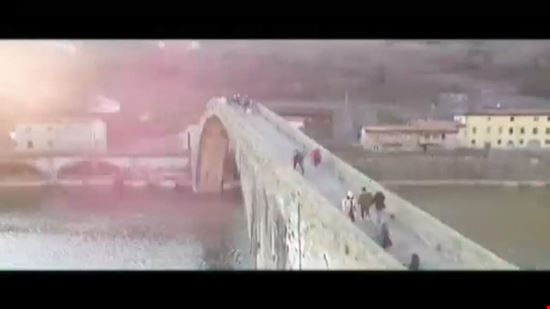 Ponte del Diavolo  Suggestione e poesia dominano la location toscana  